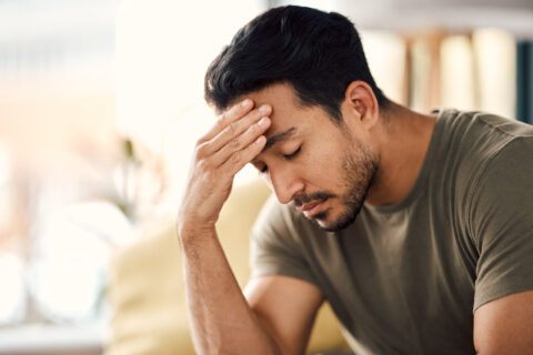 睡眠時無呼吸症候群と頭痛の深い関係とは？朝の頭痛の原因・症状・放置リスクと対処法