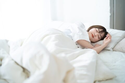 寝溜めは効果なし？限界を知り、正しい睡眠習慣で日中のパフォーマンスを最大化する方法